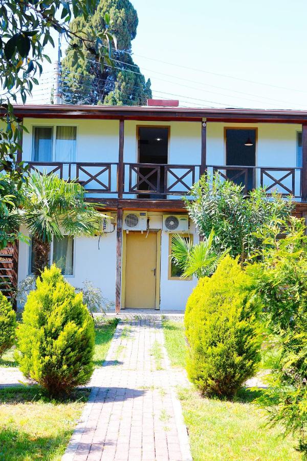 Guest House Alashara Pitsunda Exterior foto