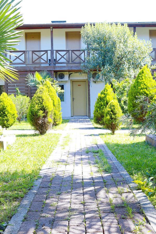 Guest House Alashara Pitsunda Exterior foto